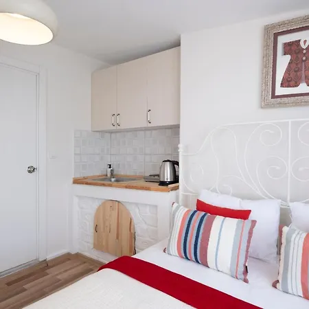 Historic Getaway In Pera *