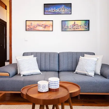 Historic Getaway In Pera דירה *