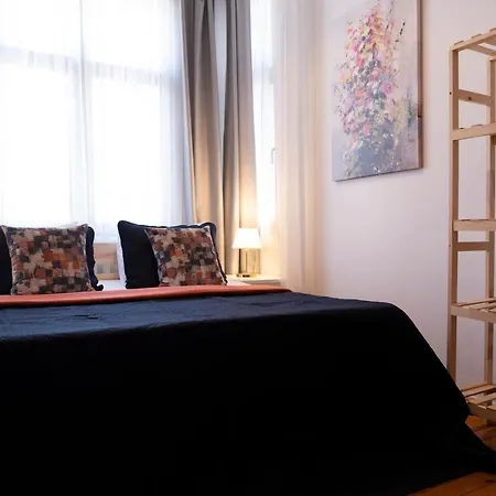 Historic Getaway In Pera