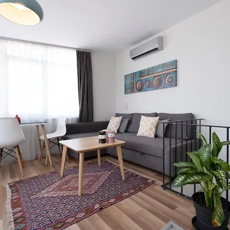 Historic Getaway In Pera Apartmán