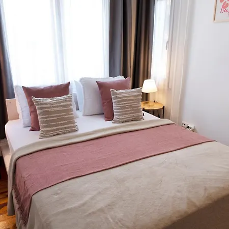 Apartment Historic Getaway In Pera *