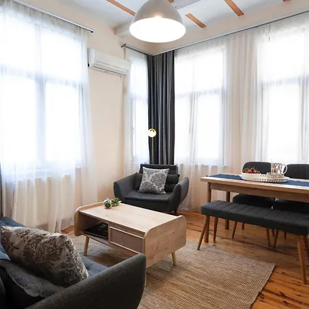 Historic Getaway In Pera Apartment *
