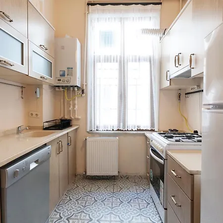 Apartment Historic Getaway In Pera